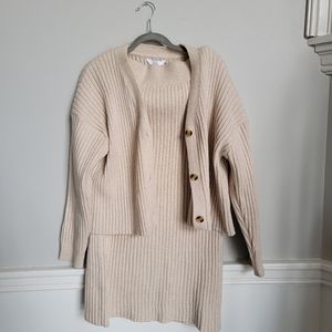 Cropped sweater cardigan and highwasted pencil skirt